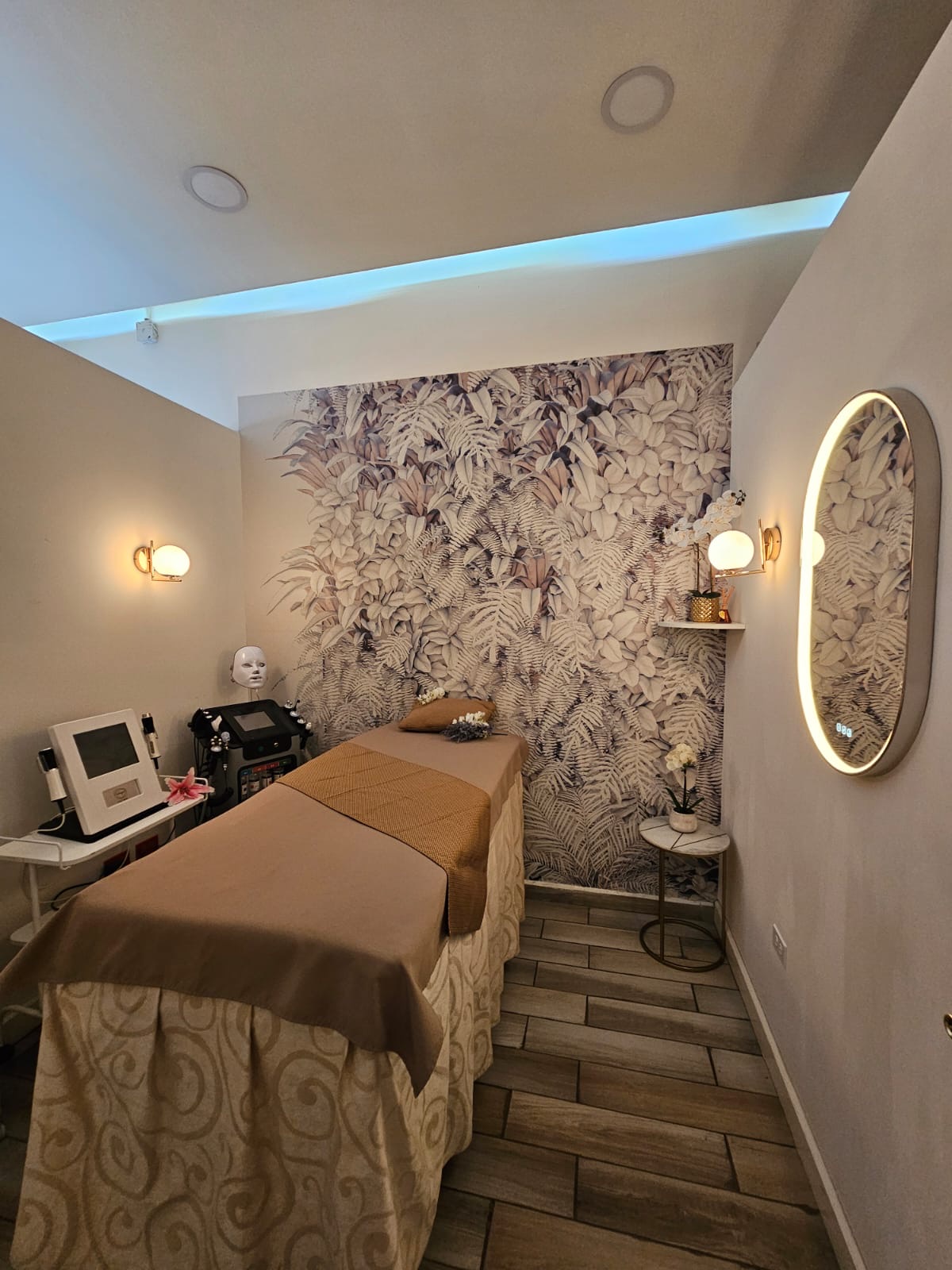 Cabina privada para tratamientos faciales en Medvel Spa Monterrey